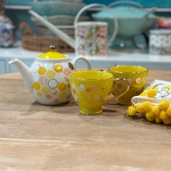 NWOT Paper Source Hello Honey Queen Bee Tea Set Bundle Collection, Set of 5 - Picture 2 of 16